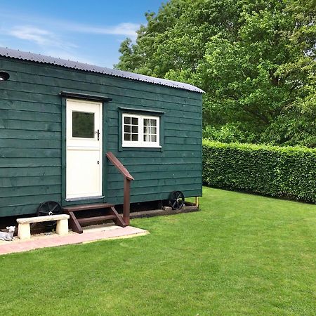 Beautiful Shepherd'S Hut - Lois Weedon Weston  Eksteriør billede