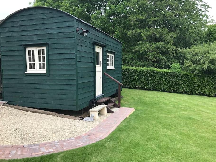 Beautiful Shepherd'S Hut - Lois Weedon Weston  Eksteriør billede